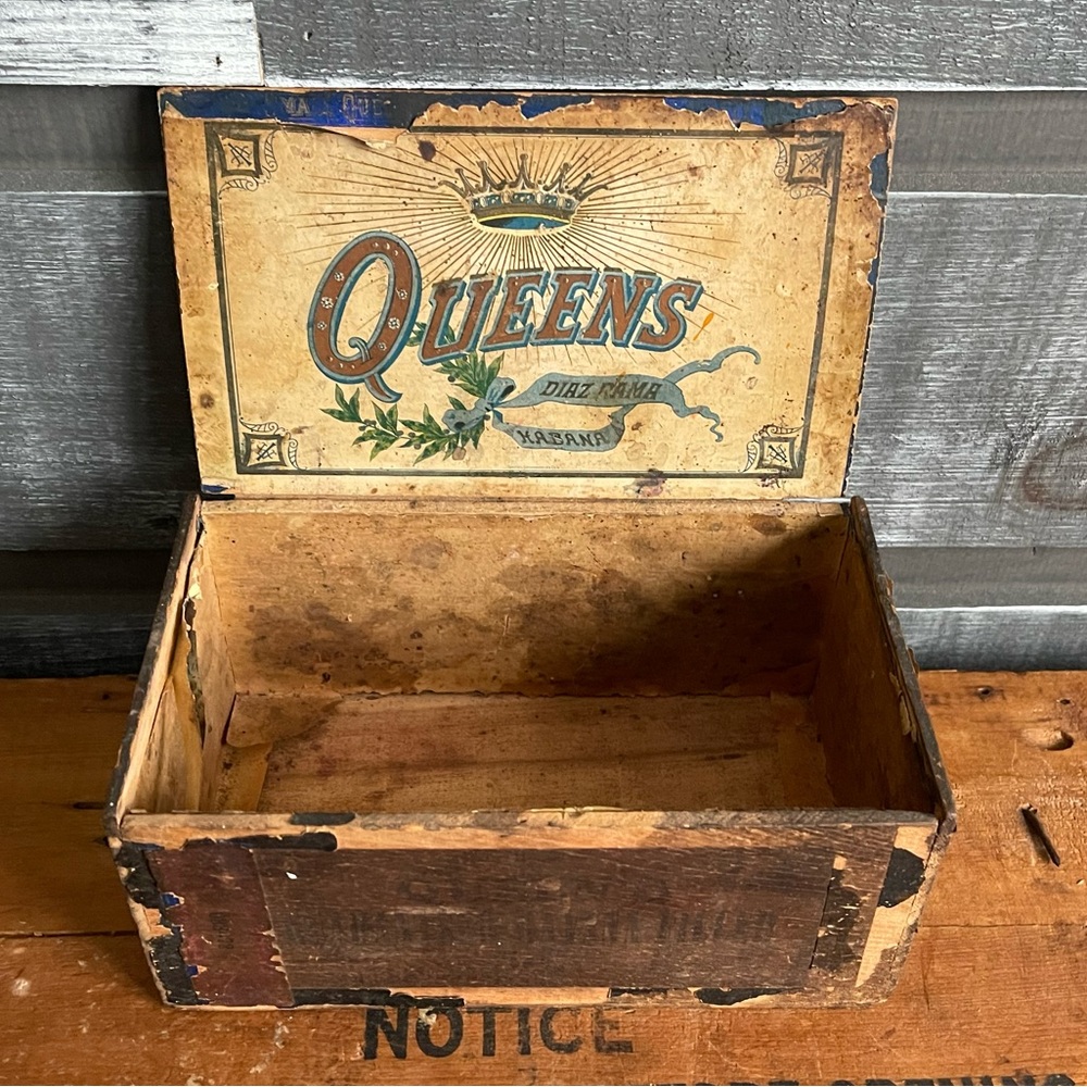 Antique c1915 Queens Trimmed Nailed Guaranteed Havana Filled 5 Cent Cigar Box